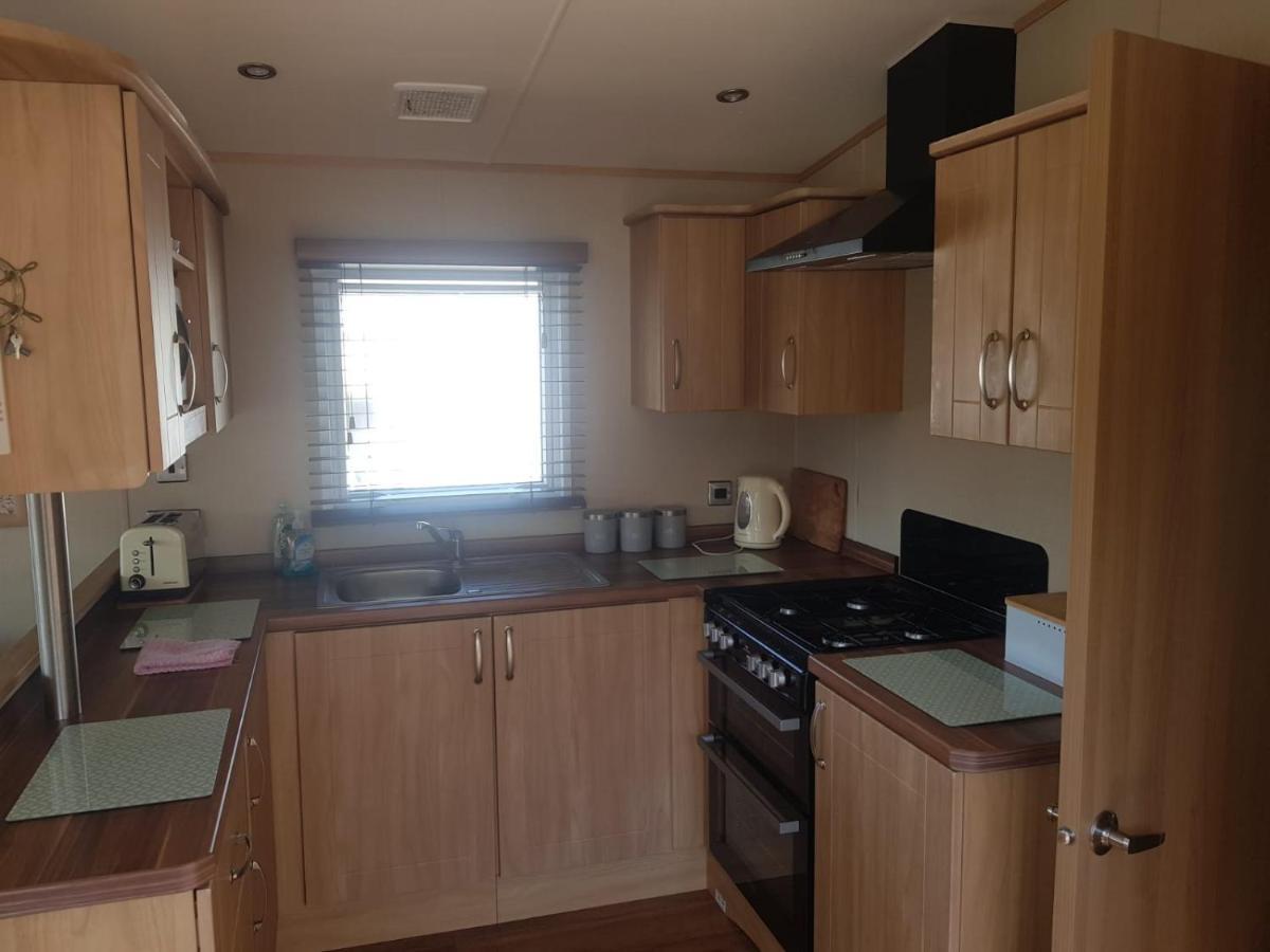 6 Berth Caravan On Lakeside * Burnham-on-Sea