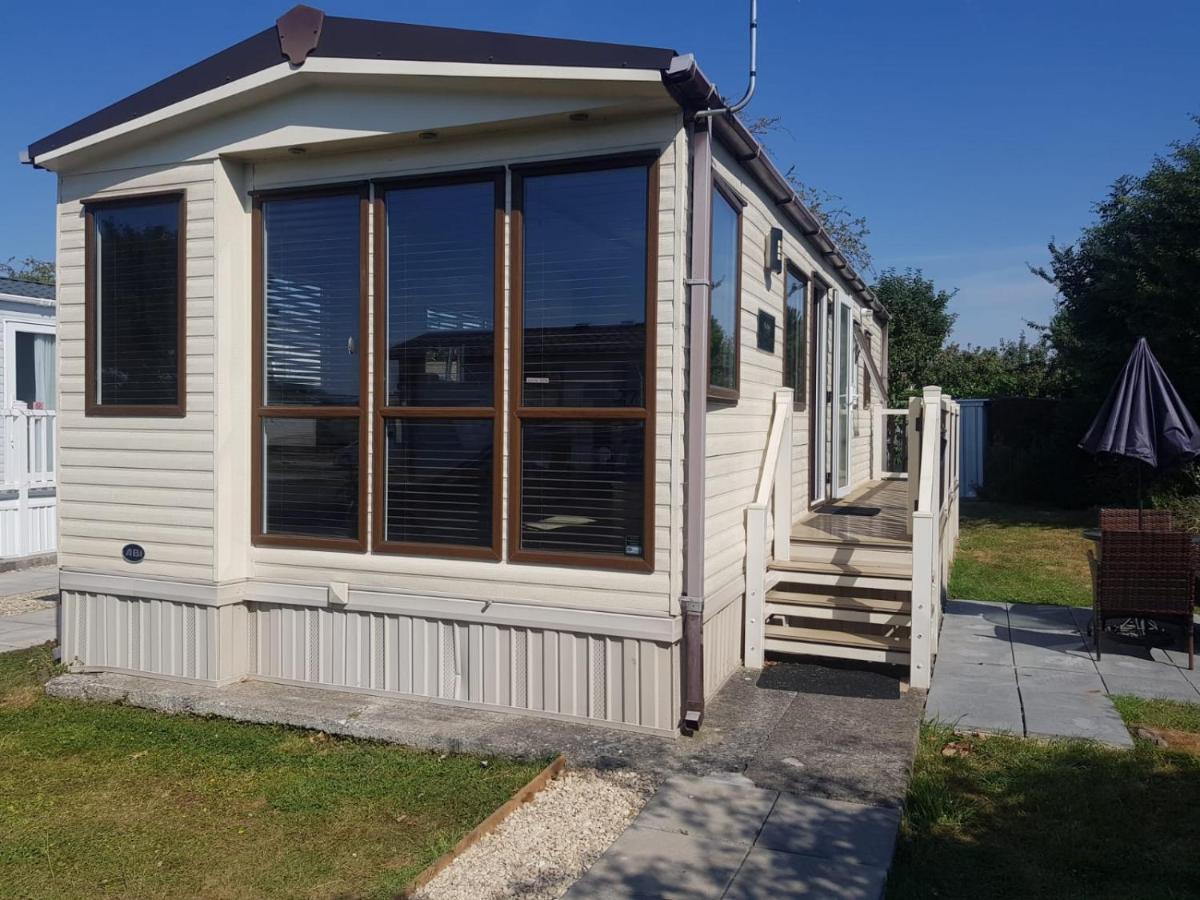 6 Berth Caravan On Lakeside Campsite Burnham-on-Sea