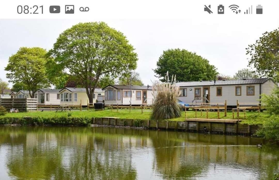 6 Berth Caravan On Lakeside